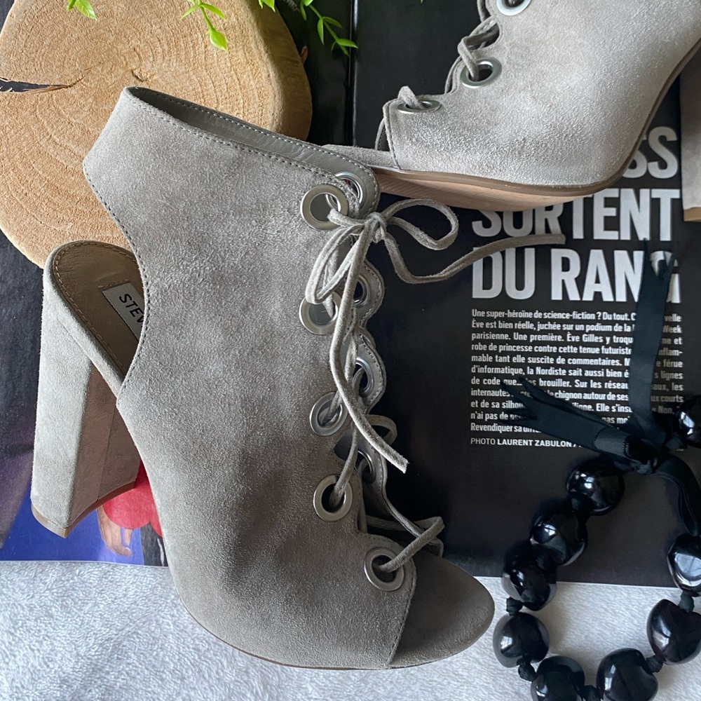 Steve Madden Korine Grey Lace Up Heels - Size 8